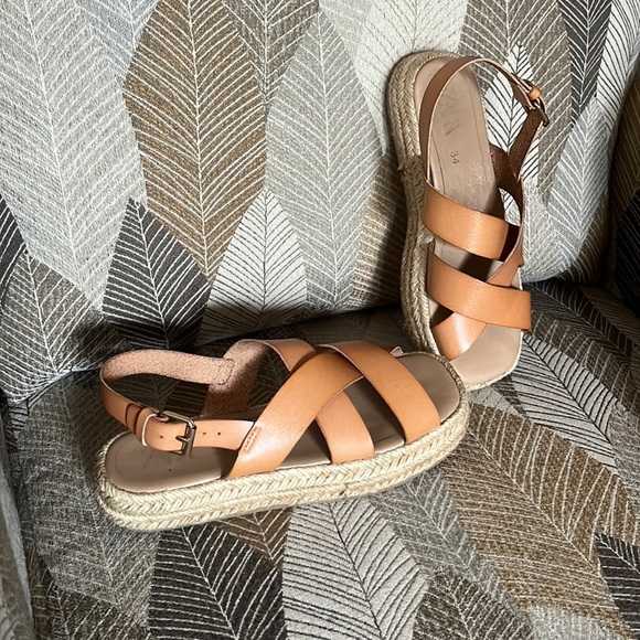 Size 34 Zara leather and jute platform sandal.  US size 4.5. Good condition. - Picture 1 of 12